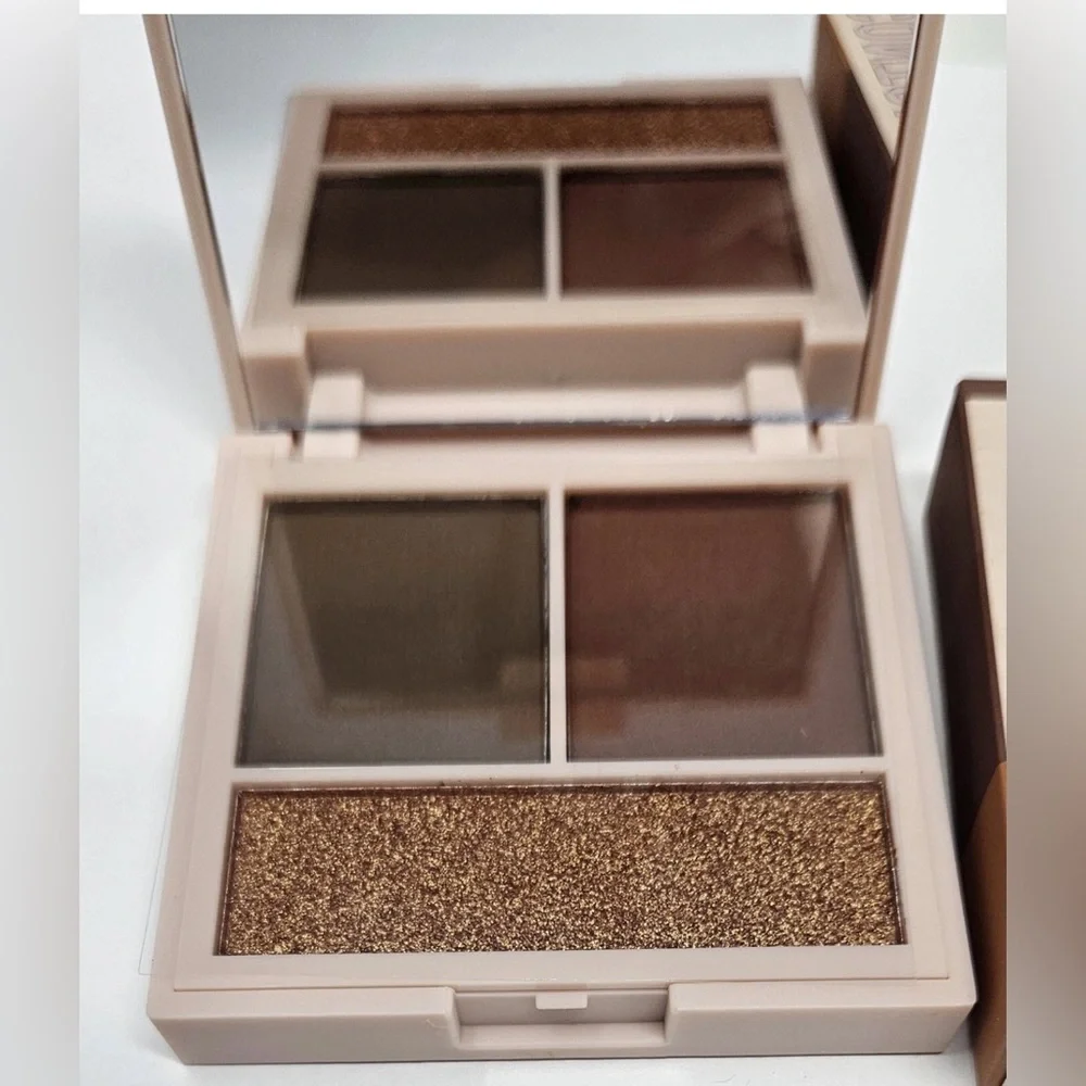 Makeup Revolution Contour Powder Compact - Deep Brown and Gold